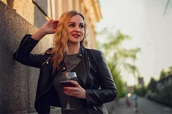 创意寓意好的女性英文名（创意有诗意的女性英文名）